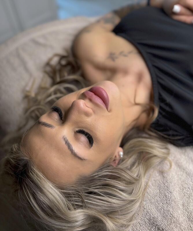 Permanentní make-up obočí a prodloužené řasy